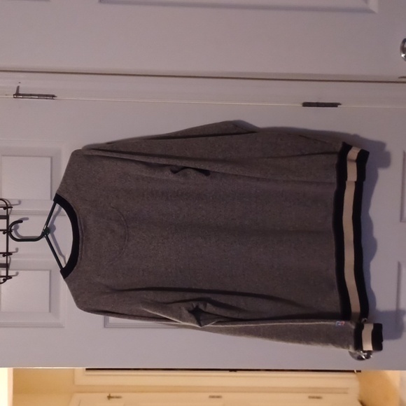 -- Russell Athletic Gray Crewneck Sweatshirt with V-Stitch Detail - Picture 8 of 9